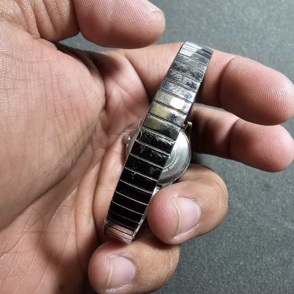 Timex Ladies Quartz Fashion Watch Silver Tone Black Stretch Bracelet Working sho - Picture 7 of 10